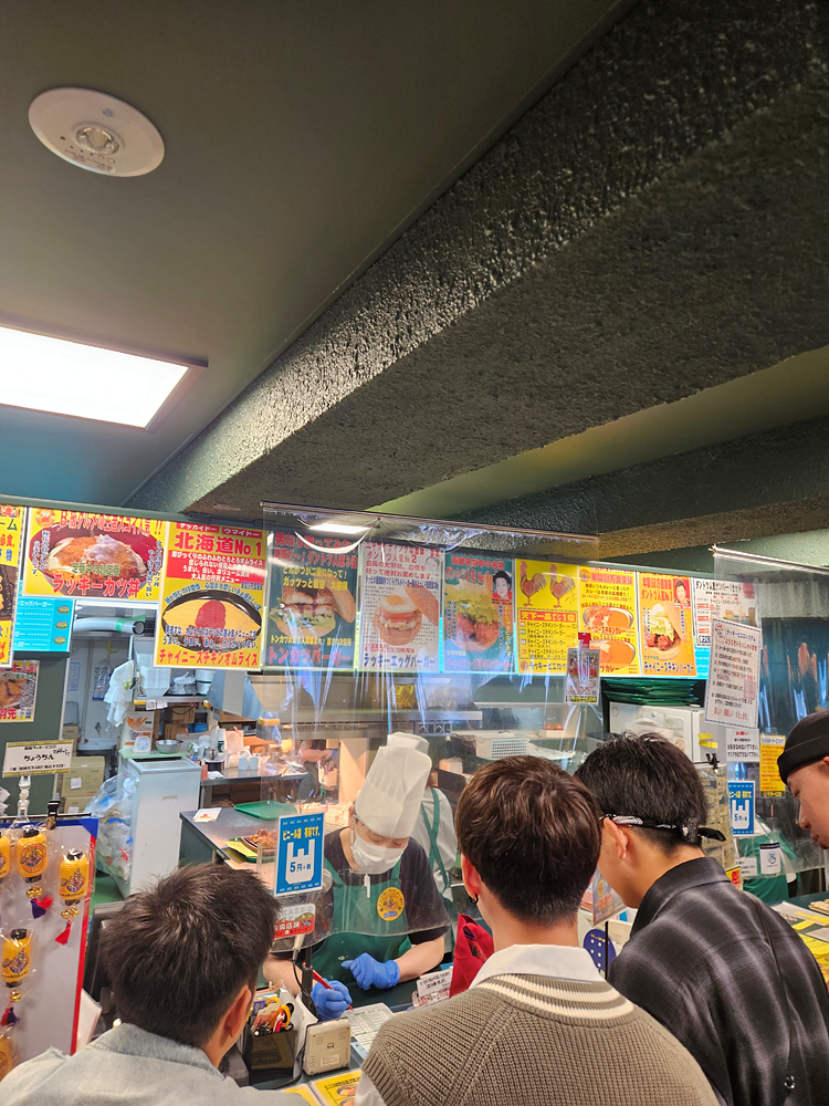 [일본/하코다테] 럭키 삐에로 차이니즈 치킨 버거(Chinese Chicken Burger) 하코다테 에키마에 점