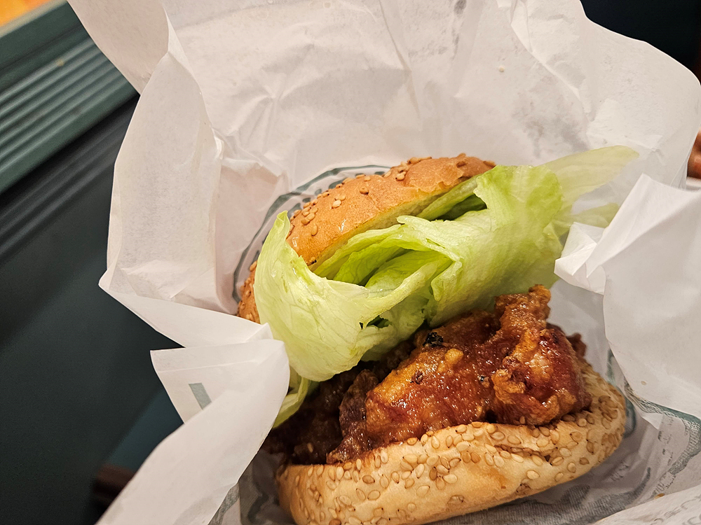 [일본/하코다테] 럭키 삐에로 차이니즈 치킨 버거(Chinese Chicken Burger) 하코다테 에키마에 점
